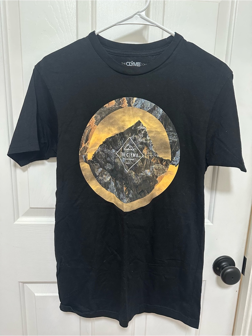 0274 Womens The Clymb Black Graphic Mountain Tee - Black/Gold size small